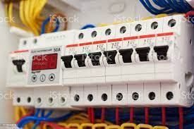 Fuses & Circuit Breakers